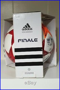 Adidas Official Match Ball OMB Champions Finale 2011 Wembley Collector
